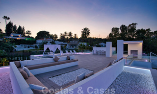Prêt à emménager, villa moderne en vente à proximité des commodités et de Puerto Banus à Nueva Andalucia, Marbella 30707 