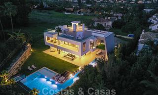 Prêt à emménager, villa moderne en vente à proximité des commodités et de Puerto Banus à Nueva Andalucia, Marbella 30710 