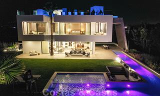 Prêt à emménager, villa moderne en vente à proximité des commodités et de Puerto Banus à Nueva Andalucia, Marbella 30713 