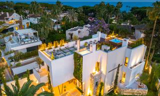 Villa de luxe moderne, très bien située, à vendre dans une urbanisation de bord de mer bien établie sur le Golden Mile à Marbella 57221 