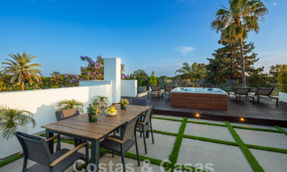 Villa de luxe moderne, très bien située, à vendre dans une urbanisation de bord de mer bien établie sur le Golden Mile à Marbella 57222 