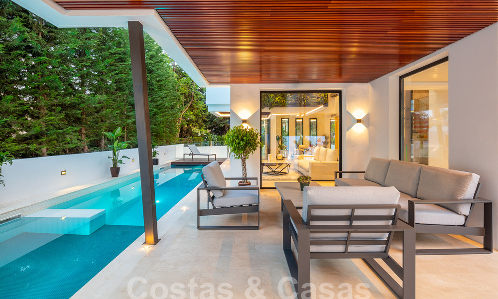 Villa de luxe moderne, très bien située, à vendre dans une urbanisation de bord de mer bien établie sur le Golden Mile à Marbella 57225