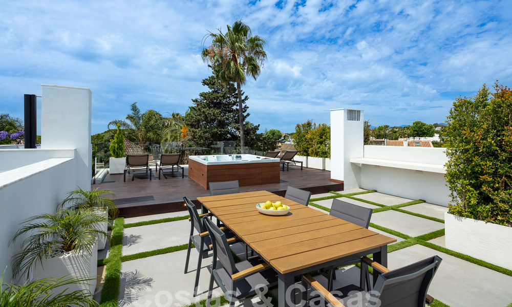 Villa de luxe moderne, très bien située, à vendre dans une urbanisation de bord de mer bien établie sur le Golden Mile à Marbella 57231
