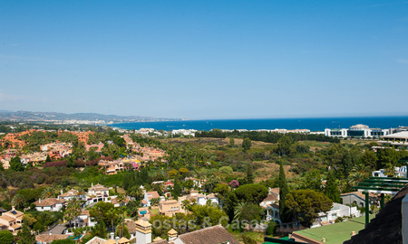 Appartement penthouse rénové à vendre avec vue sur la mer et à proximité de toutes les commodités à Nueva Andalucia et de Puerto Banus, Marbella 30935