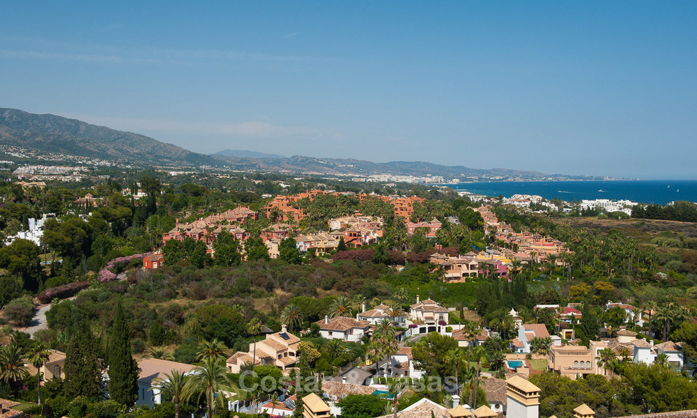 Appartement penthouse rénové à vendre avec vue sur la mer et à proximité de toutes les commodités à Nueva Andalucia et de Puerto Banus, Marbella 30936