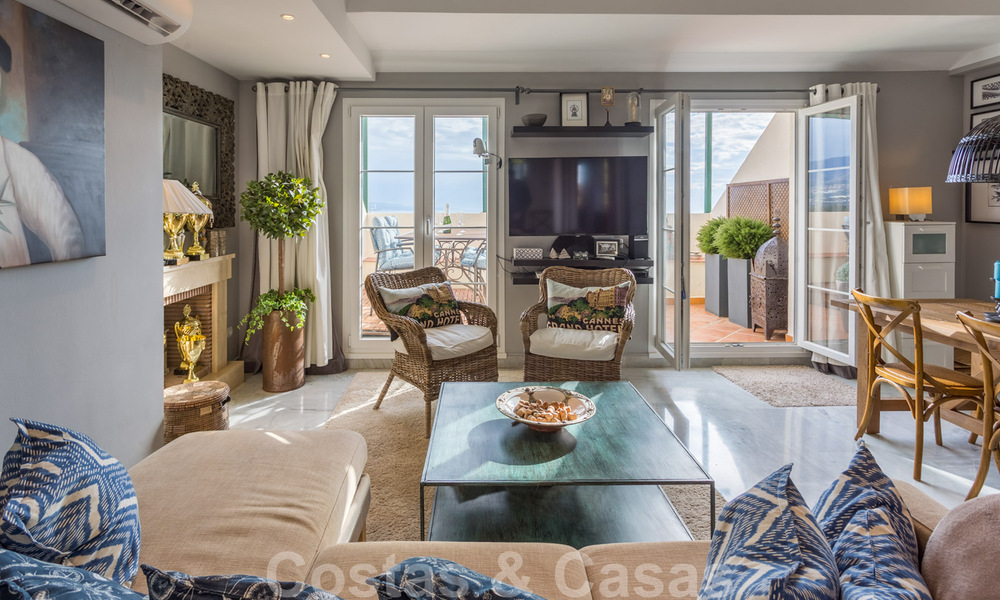 Appartement penthouse rénové à vendre avec vue sur la mer et à proximité de toutes les commodités à Nueva Andalucia et de Puerto Banus, Marbella 31181