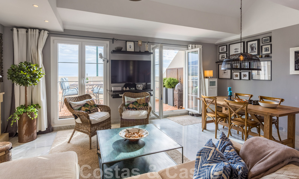 Appartement penthouse rénové à vendre avec vue sur la mer et à proximité de toutes les commodités à Nueva Andalucia et de Puerto Banus, Marbella 31182