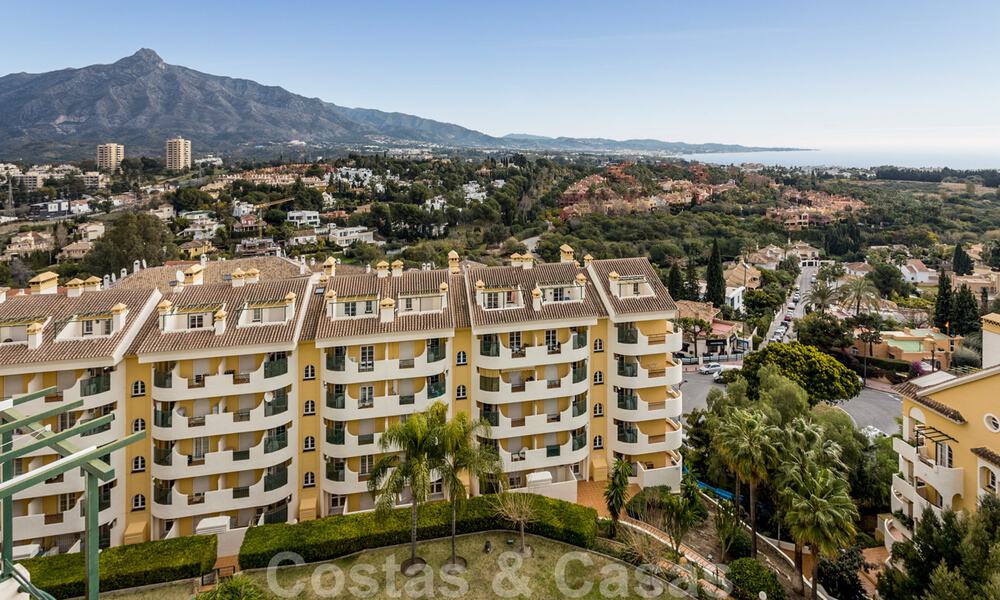Appartement penthouse rénové à vendre avec vue sur la mer et à proximité de toutes les commodités à Nueva Andalucia et de Puerto Banus, Marbella 31202
