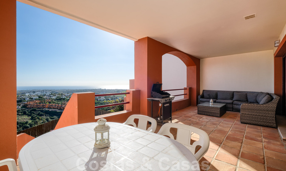 Spacieuse maison de ville familiale à vendre avec vue panoramique sur la côte et la mer à Benahavis - Marbella 30777
