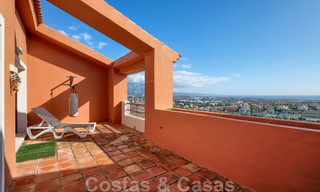 Spacieuse maison de ville familiale à vendre avec vue panoramique sur la côte et la mer à Benahavis - Marbella 30780 