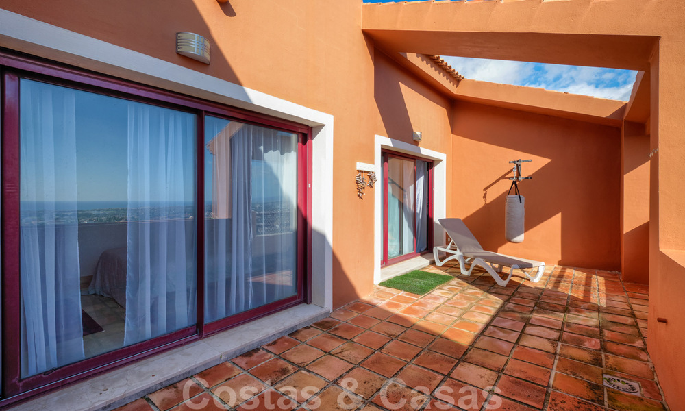 Spacieuse maison de ville familiale à vendre avec vue panoramique sur la côte et la mer à Benahavis - Marbella 30781