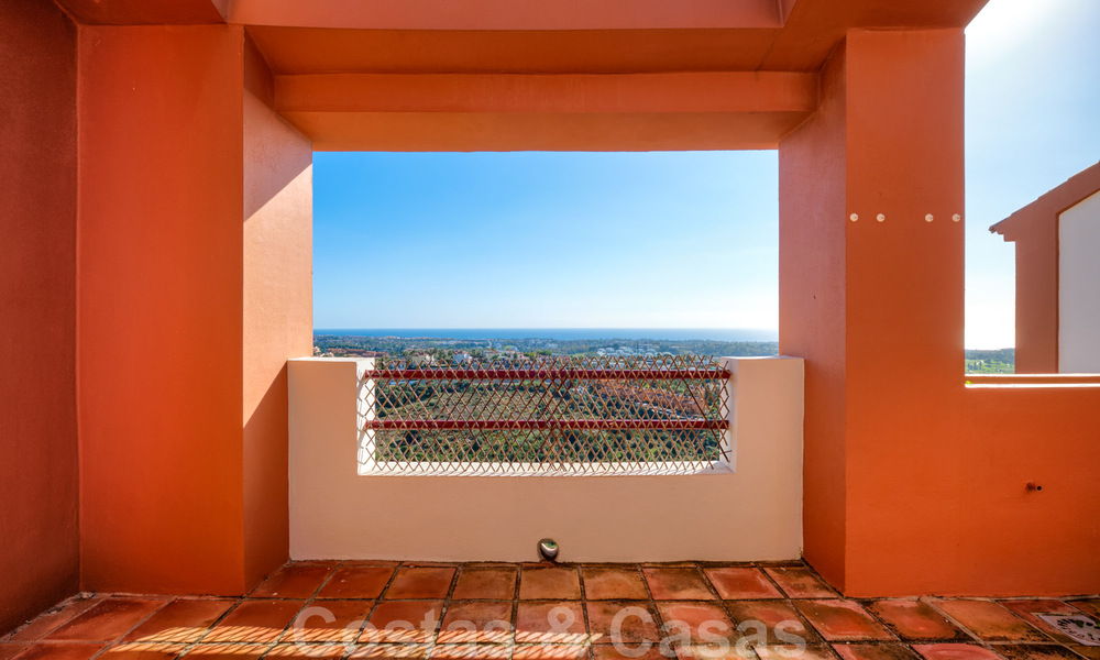 Spacieuse maison de ville familiale à vendre avec vue panoramique sur la côte et la mer à Benahavis - Marbella 30783