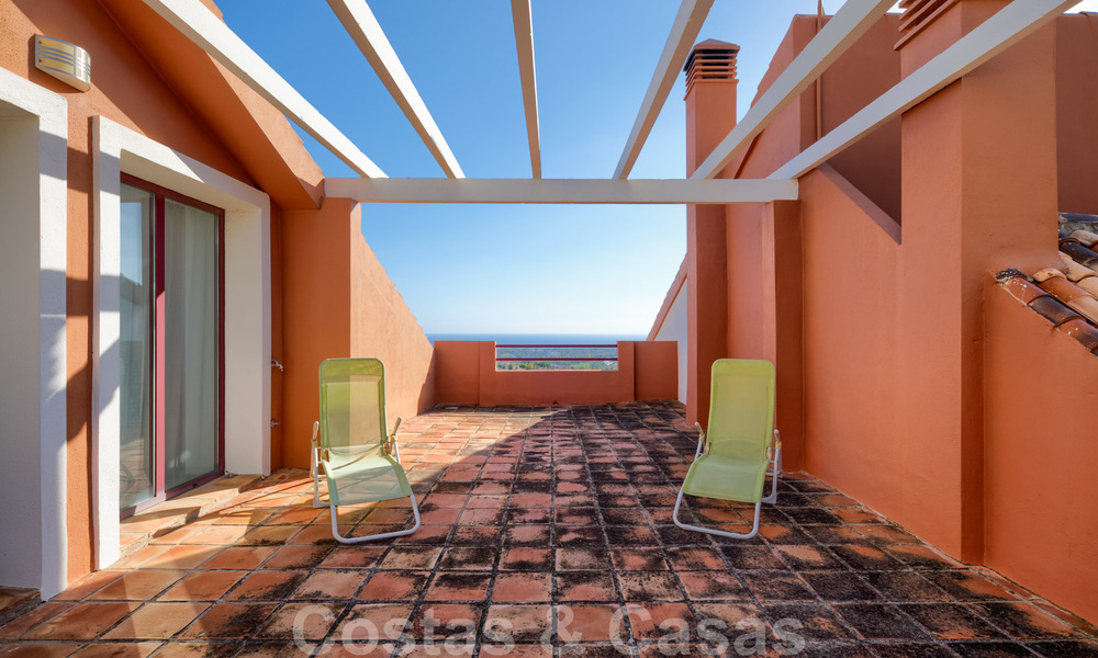 Spacieuse maison de ville familiale à vendre avec vue panoramique sur la côte et la mer à Benahavis - Marbella 30784