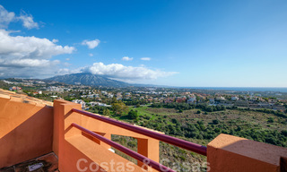 Spacieuse maison de ville familiale à vendre avec vue panoramique sur la côte et la mer à Benahavis - Marbella 30785 