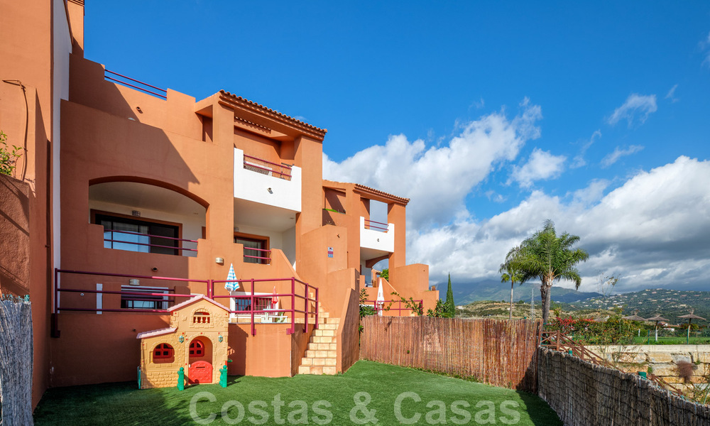 Spacieuse maison de ville familiale à vendre avec vue panoramique sur la côte et la mer à Benahavis - Marbella 30788