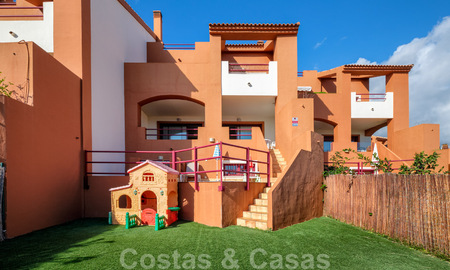 Spacieuse maison de ville familiale à vendre avec vue panoramique sur la côte et la mer à Benahavis - Marbella 30789