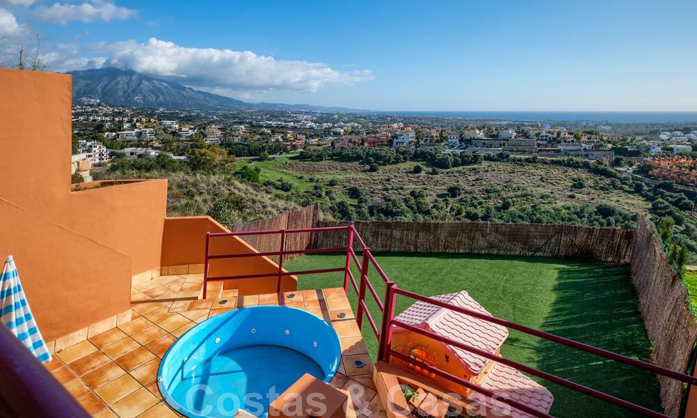 Spacieuse maison de ville familiale à vendre avec vue panoramique sur la côte et la mer à Benahavis - Marbella 30791