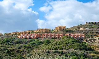 Spacieuse maison de ville familiale à vendre avec vue panoramique sur la côte et la mer à Benahavis - Marbella 30814 