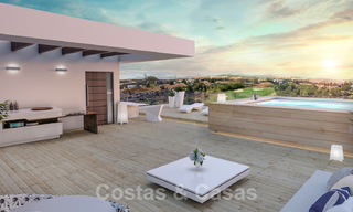 Villa moderne de nouvelle construction à vendre, directement sur le terrain de golf avec vue panoramique sur le golf, la montagne et la mer à Estepona 30868 