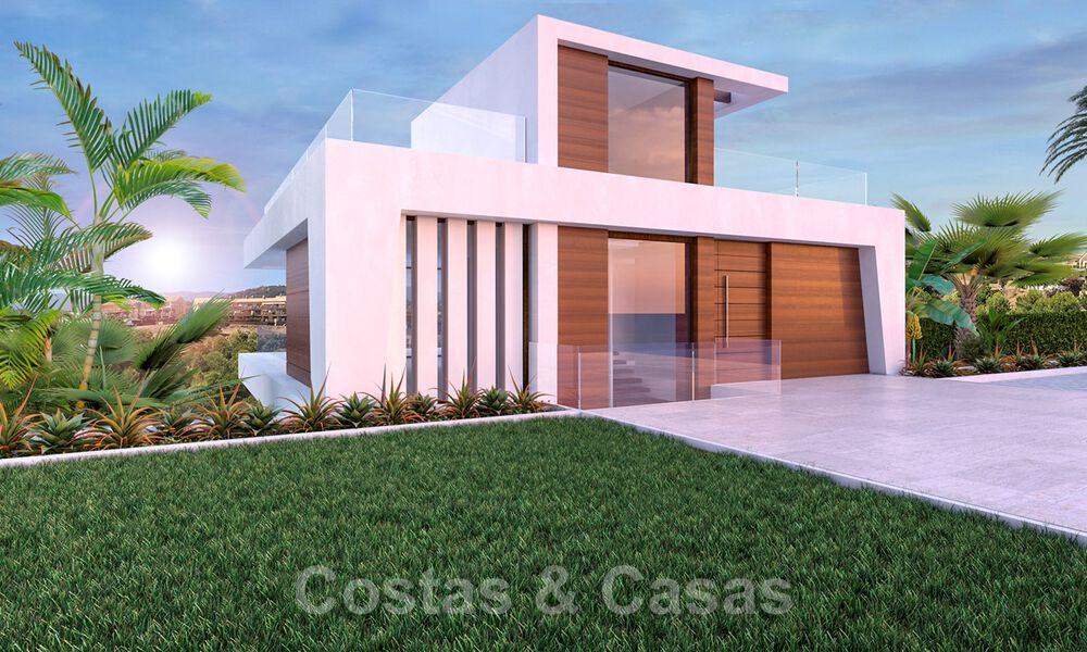 Villa moderne de nouvelle construction à vendre, directement sur le terrain de golf avec vue panoramique sur le golf, la montagne et la mer à Estepona 30874