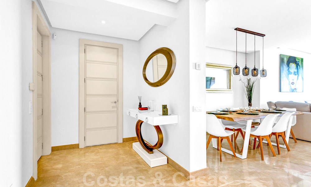 Appartement de luxe intemporel à vendre, avec vue sur la mer, sur le Golden Mile, entre Puerto Banus et Marbella 30876