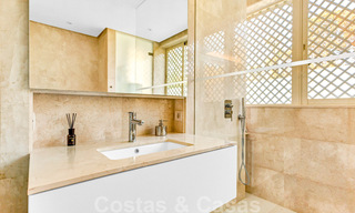 Appartement de luxe intemporel à vendre, avec vue sur la mer, sur le Golden Mile, entre Puerto Banus et Marbella 30879 