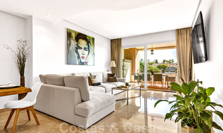 Appartement de luxe intemporel à vendre, avec vue sur la mer, sur le Golden Mile, entre Puerto Banus et Marbella 30883 