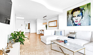 Appartement de luxe intemporel à vendre, avec vue sur la mer, sur le Golden Mile, entre Puerto Banus et Marbella 30892 