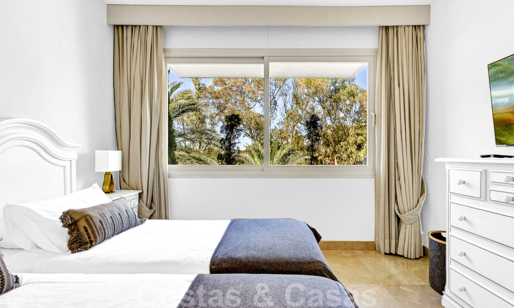 Appartement de luxe intemporel à vendre, avec vue sur la mer, sur le Golden Mile, entre Puerto Banus et Marbella 30895