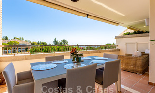 Appartement de luxe intemporel à vendre, avec vue sur la mer, sur le Golden Mile, entre Puerto Banus et Marbella 30906 