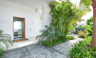 Villa moderne à vendre, en première ligne du golf avec vue panoramique sur la montagne, le golf et la mer à Benahavis - Marbella 31000 