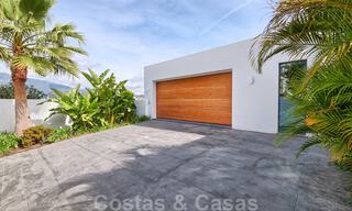 Villa moderne à vendre, en première ligne du golf avec vue panoramique sur la montagne, le golf et la mer à Benahavis - Marbella 31001 