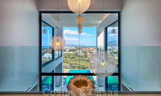 Villa moderne à vendre, en première ligne du golf avec vue panoramique sur la montagne, le golf et la mer à Benahavis - Marbella 31003 
