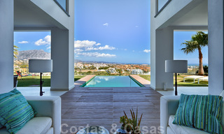 Villa moderne à vendre, en première ligne du golf avec vue panoramique sur la montagne, le golf et la mer à Benahavis - Marbella 31005 
