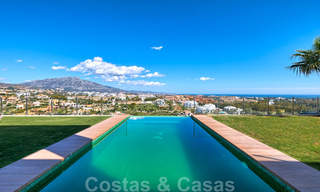 Villa moderne à vendre, en première ligne du golf avec vue panoramique sur la montagne, le golf et la mer à Benahavis - Marbella 31006 