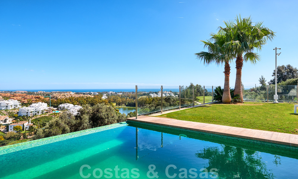 Villa moderne à vendre, en première ligne du golf avec vue panoramique sur la montagne, le golf et la mer à Benahavis - Marbella 31010