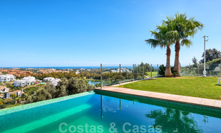 Villa moderne à vendre, en première ligne du golf avec vue panoramique sur la montagne, le golf et la mer à Benahavis - Marbella 31010 