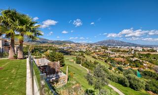 Villa moderne à vendre, en première ligne du golf avec vue panoramique sur la montagne, le golf et la mer à Benahavis - Marbella 31011 