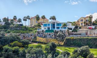 Villa moderne à vendre, en première ligne du golf avec vue panoramique sur la montagne, le golf et la mer à Benahavis - Marbella 31018 