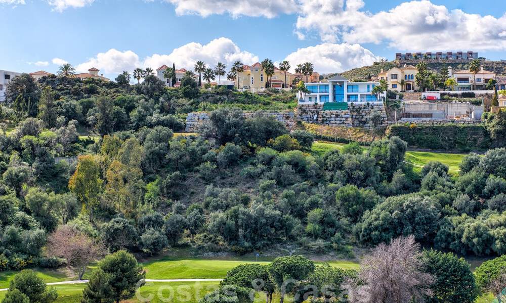 Villa moderne à vendre, en première ligne du golf avec vue panoramique sur la montagne, le golf et la mer à Benahavis - Marbella 31019