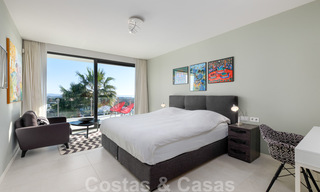Villa moderne à vendre, en première ligne du golf avec vue panoramique sur la montagne, le golf et la mer à Benahavis - Marbella 32037 