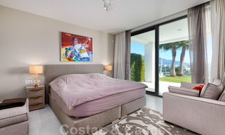 Villa moderne à vendre, en première ligne du golf avec vue panoramique sur la montagne, le golf et la mer à Benahavis - Marbella 32039 