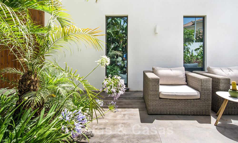 Villa moderne à vendre, en première ligne du golf avec vue panoramique sur la montagne, le golf et la mer à Benahavis - Marbella 42268