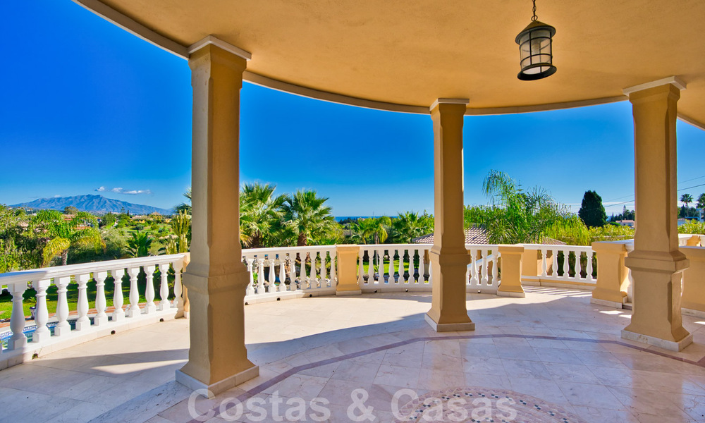 Villa de campagne classique de style méditerranéen à vendre sur le New Golden Mile, près de la plage et du centre d'Estepona 31389