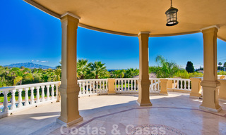 Villa de campagne classique de style méditerranéen à vendre sur le New Golden Mile, près de la plage et du centre d'Estepona 31389 