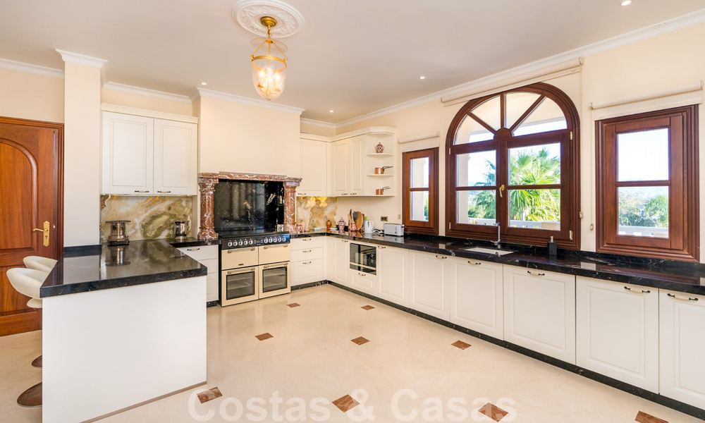 Villa de campagne classique de style méditerranéen à vendre sur le New Golden Mile, près de la plage et du centre d'Estepona 31391