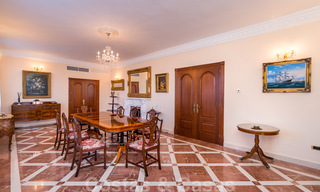 Villa de campagne classique de style méditerranéen à vendre sur le New Golden Mile, près de la plage et du centre d'Estepona 31394 