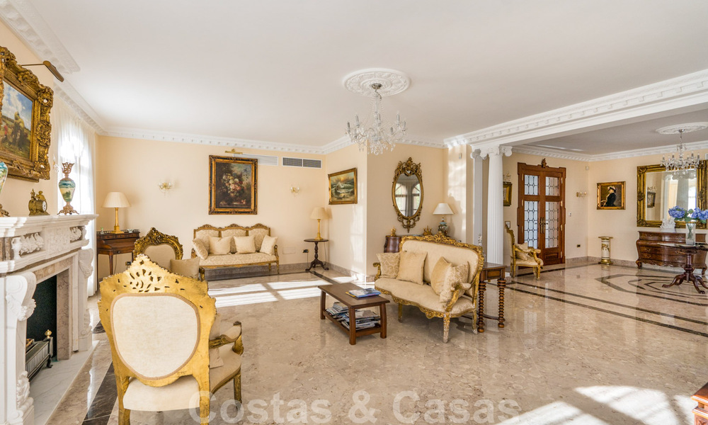Villa de campagne classique de style méditerranéen à vendre sur le New Golden Mile, près de la plage et du centre d'Estepona 31398