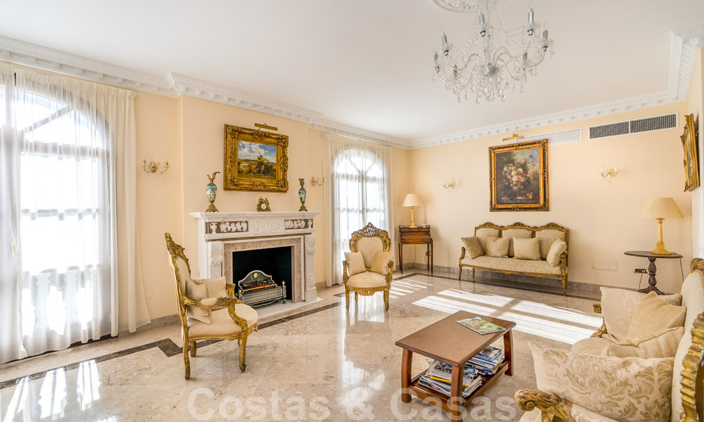 Villa de campagne classique de style méditerranéen à vendre sur le New Golden Mile, près de la plage et du centre d'Estepona 31399