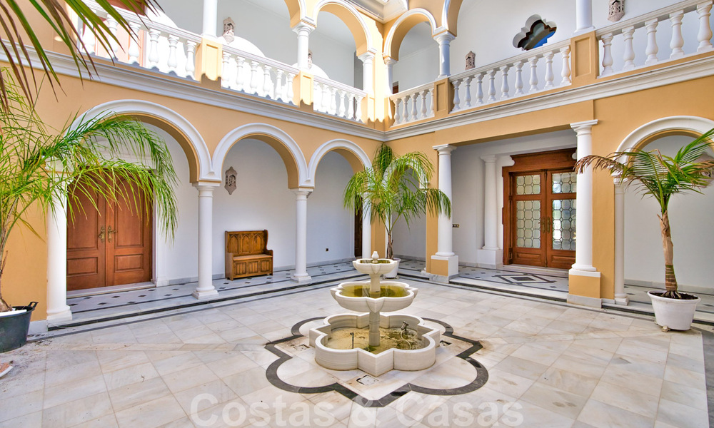 Villa de campagne classique de style méditerranéen à vendre sur le New Golden Mile, près de la plage et du centre d'Estepona 31401